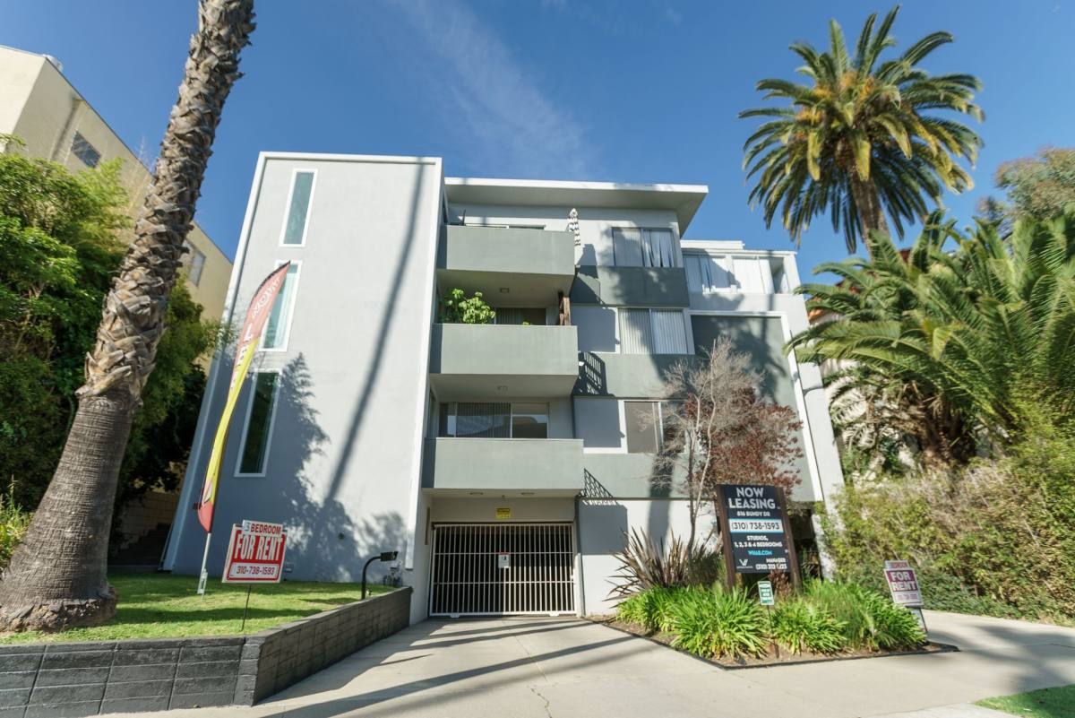 Apartment for rent at 816 S Bundy Dr, Los Angeles, CA 90049