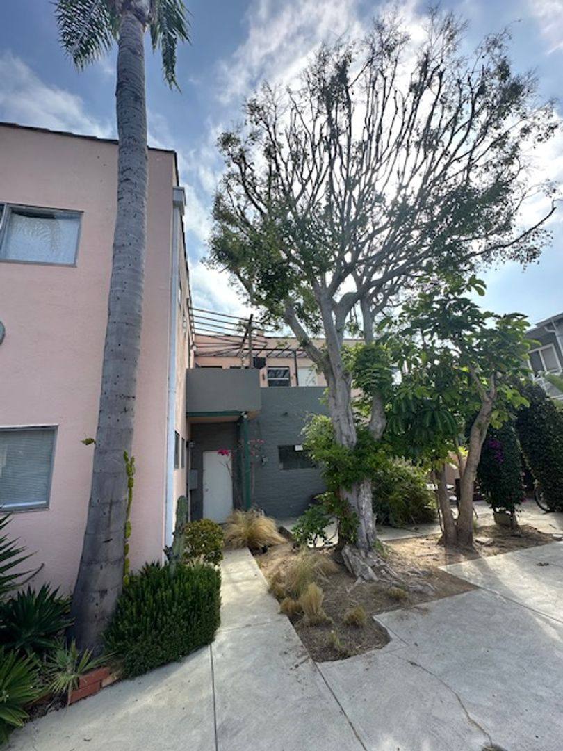 Apartment for rent at 1837 9th St, Santa Monica, CA 90404