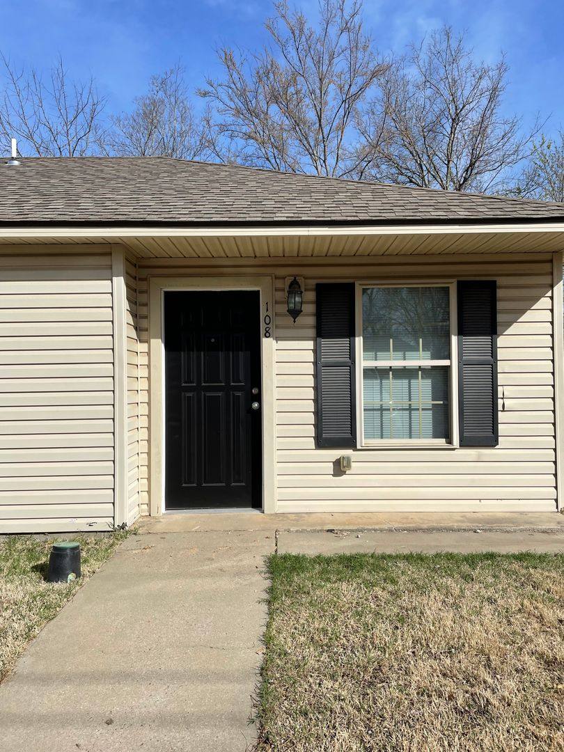 Apartment for rent at 104-114 W Walls Rd, Pocola, OK 74902