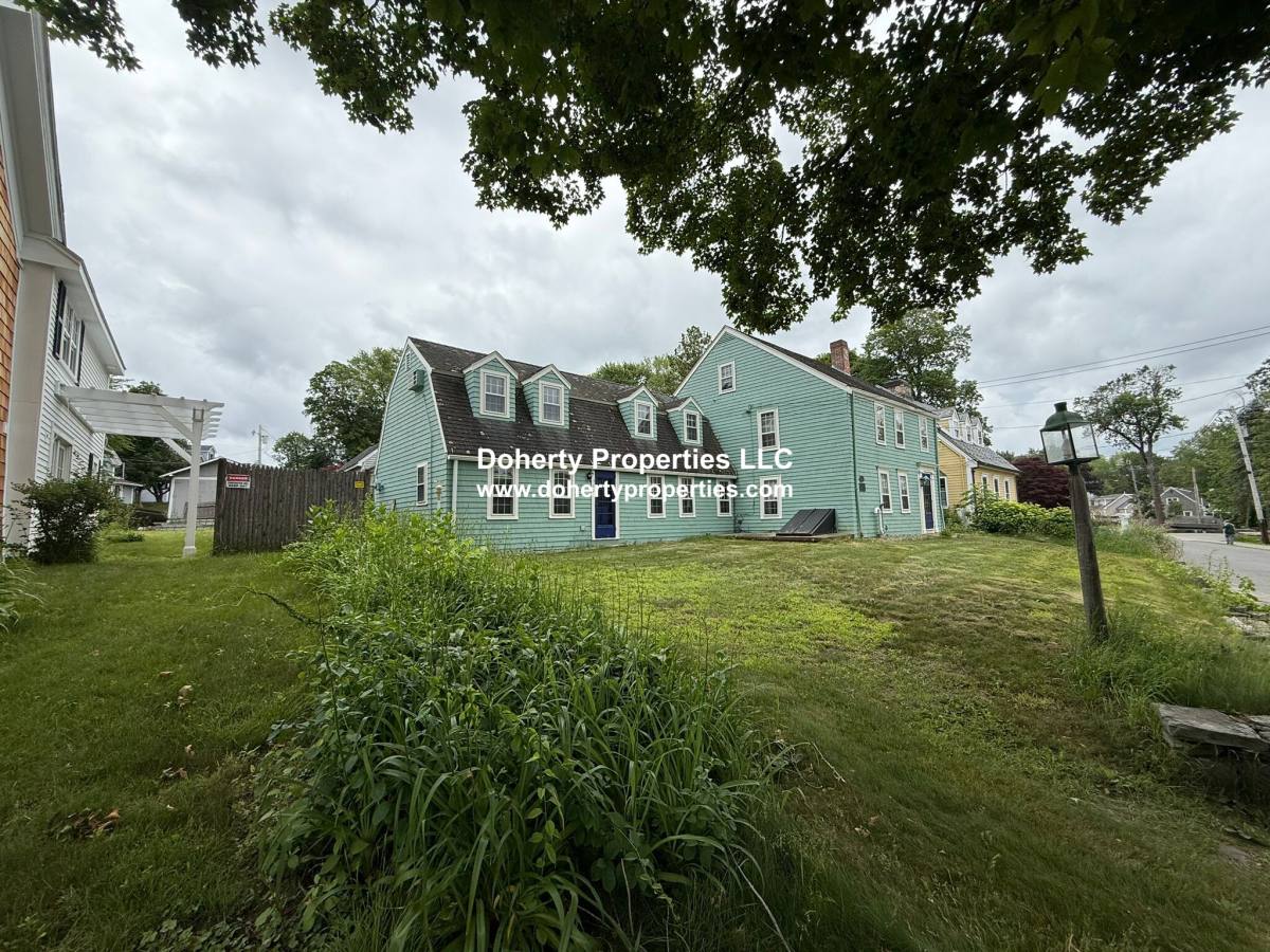 Townhouse for rent at 362 Main St, Groveland, MA 01834