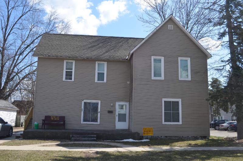 Apartment for rent at 625 S Oak St #A, Mount Pleasant, MI 48858