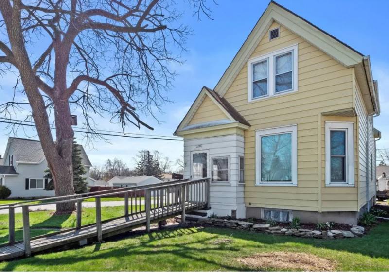 Apartment for rent at 1701 Michigan Ave, South Milwaukee, WI 53172