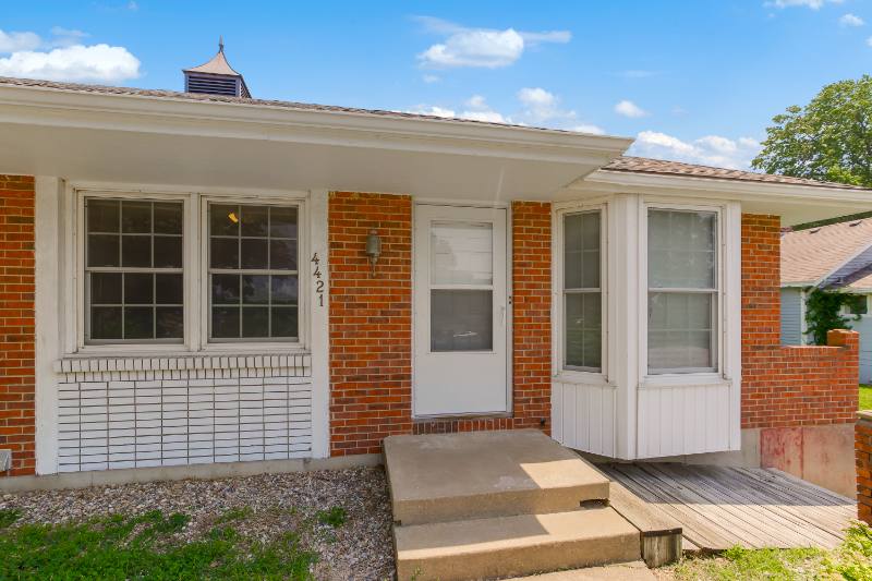 Townhouse for rent at 4421 Sterling Ave, Kansas City, MO 64133