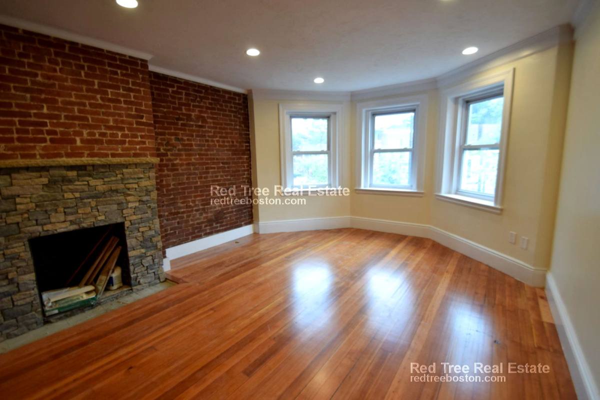 Apartment for rent at 1616 Beacon St #2, Brookline, MA 02446
