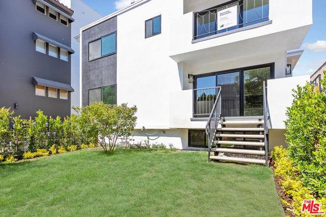 Apartment for rent at 955 Croft Ave #5, West Hollywood, CA 90069