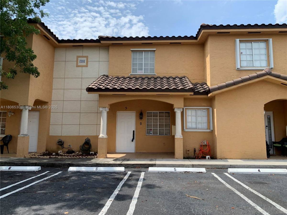 Townhouse for rent at 7701 W 36th Ave #5, Hialeah, FL 33018