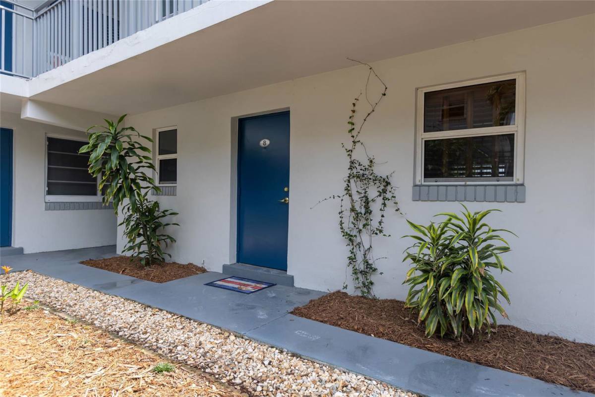 Apartment for rent at 1001 SE 16th St #8, Fort Lauderdale, FL 33316