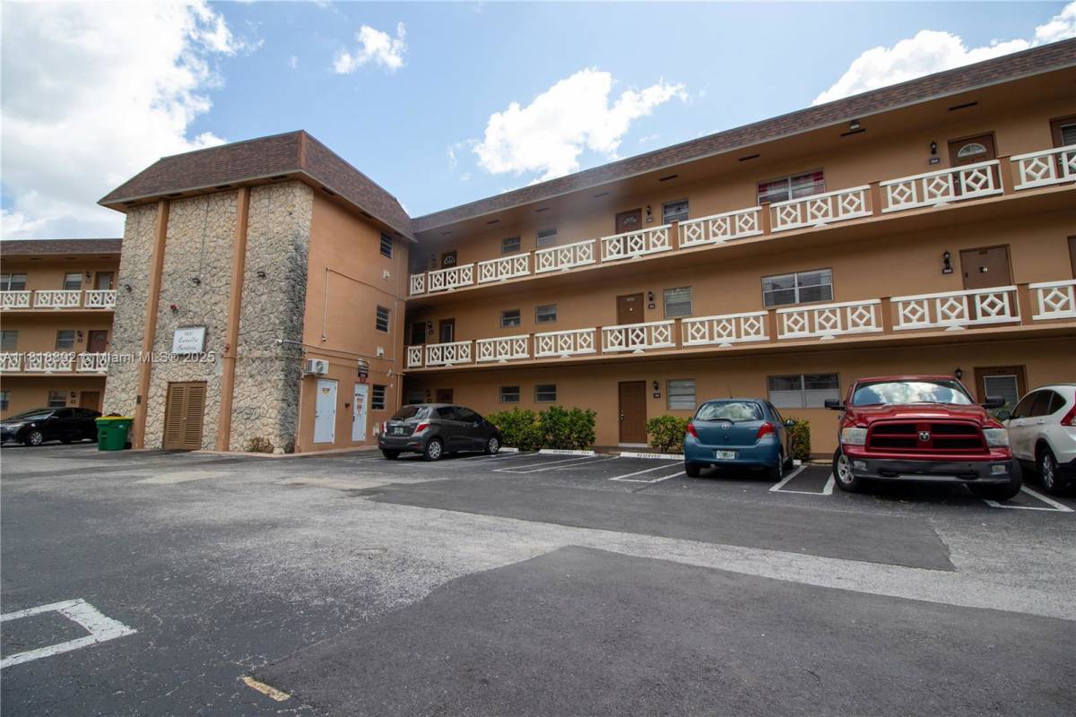 Apartment for rent at 5031 W Oakland Park Blvd #309, Fort Lauderdale, FL 33313