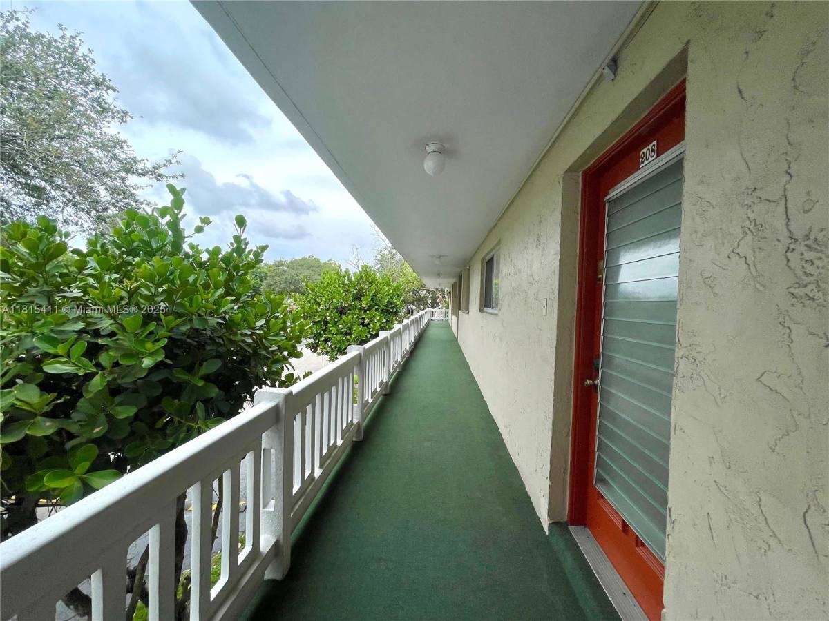 Apartment for rent at 3571 Inverrary Dr #208, Fort Lauderdale, FL 33319