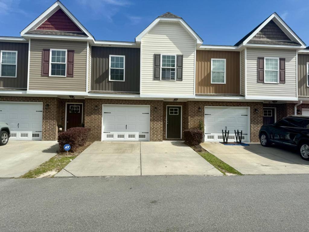 Townhouse for rent at 54 Horizon Lane, Richmond Hill, GA 31324