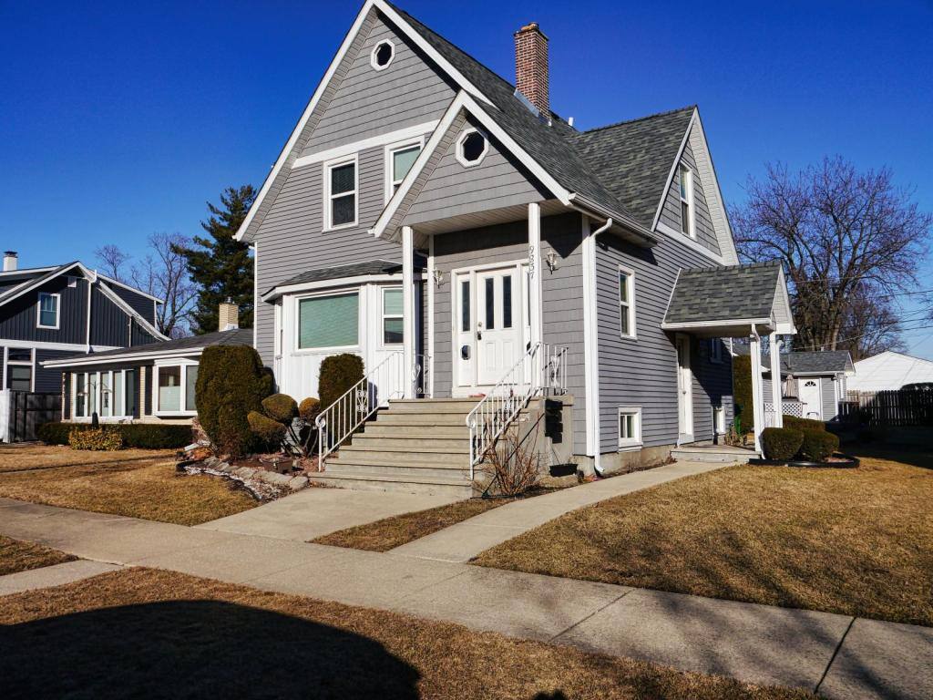 House for rent at 9837 Minnick Ave, Oak Lawn, IL 60453