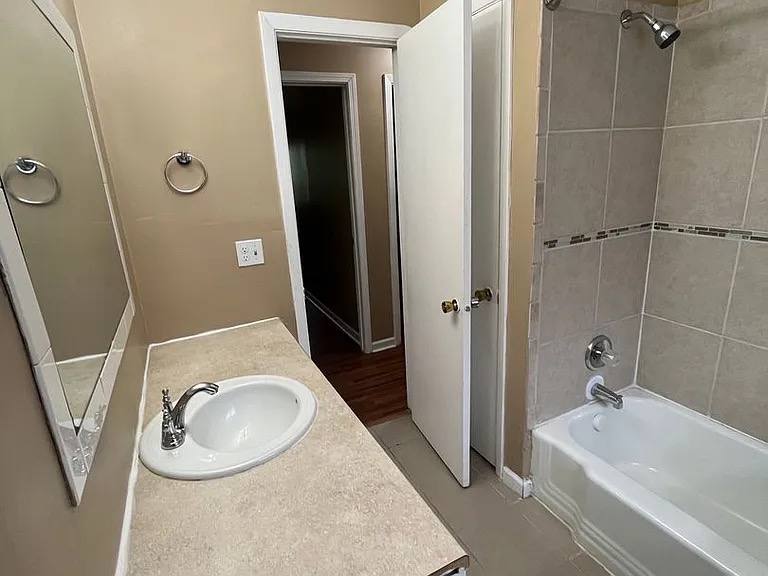 Apartment for rent at 2812 Franklin St #2, Bellevue, NE 68005
