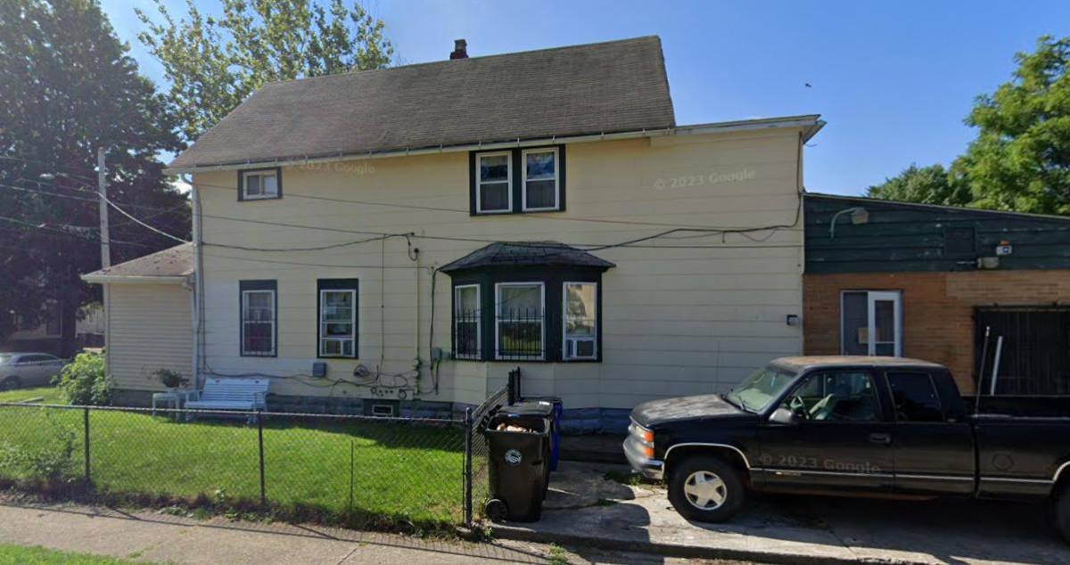 Apartment for rent at 3484 W 50th St #3484 W- -Up, Cleveland, OH 44102