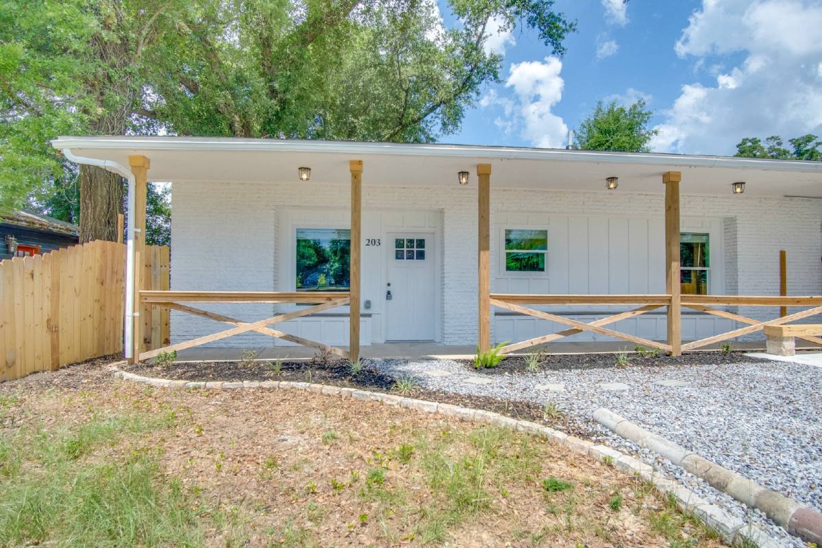 Apartment for rent at 203 S L St, Pensacola, FL 32502