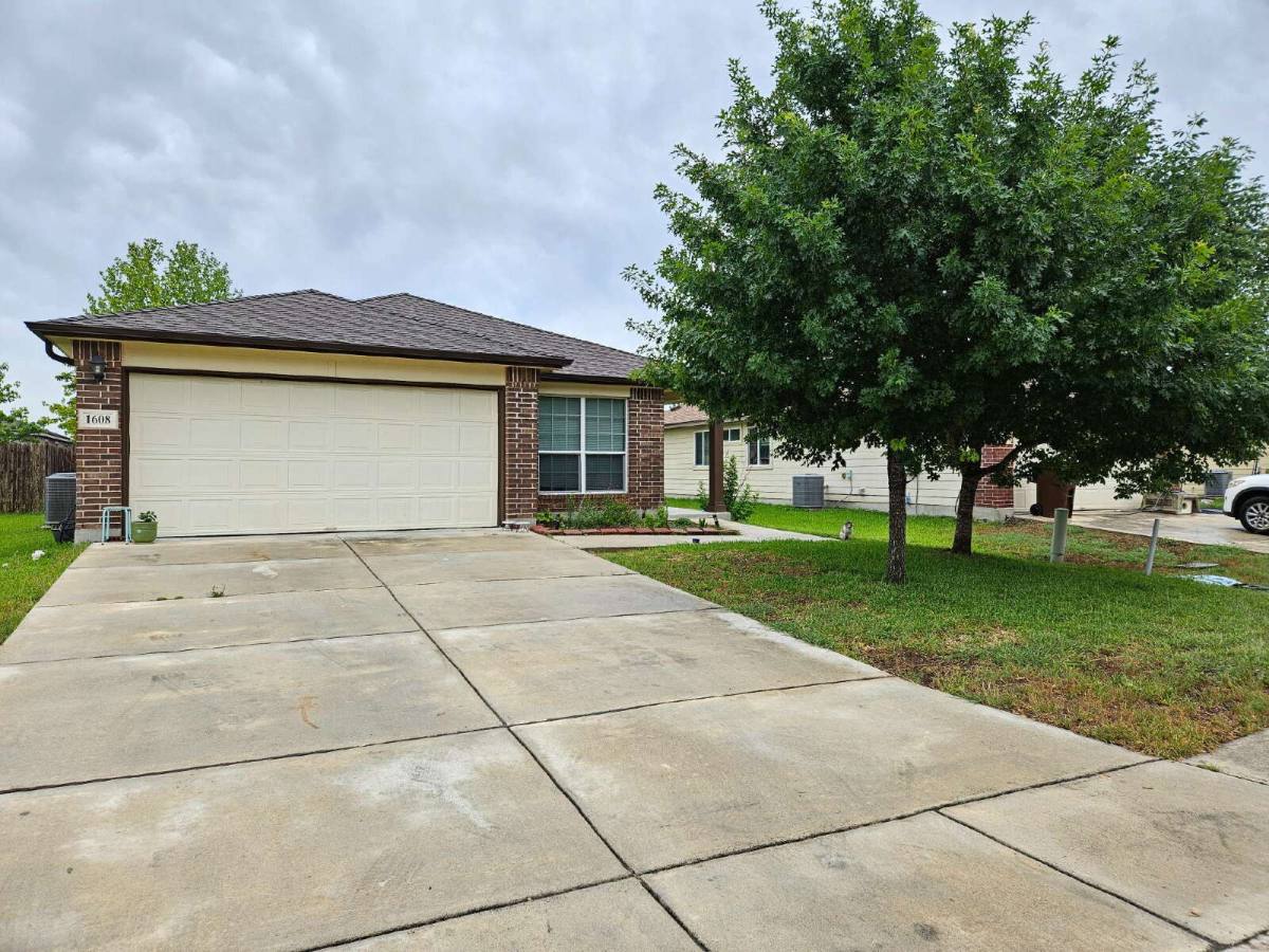 House for rent at 1608 Monte Vista Dr, Lockhart, TX 78644