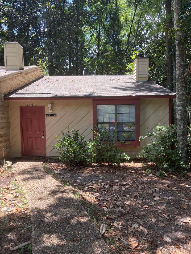 219 Parkbrook Circle, Tallahassee, FL 32301