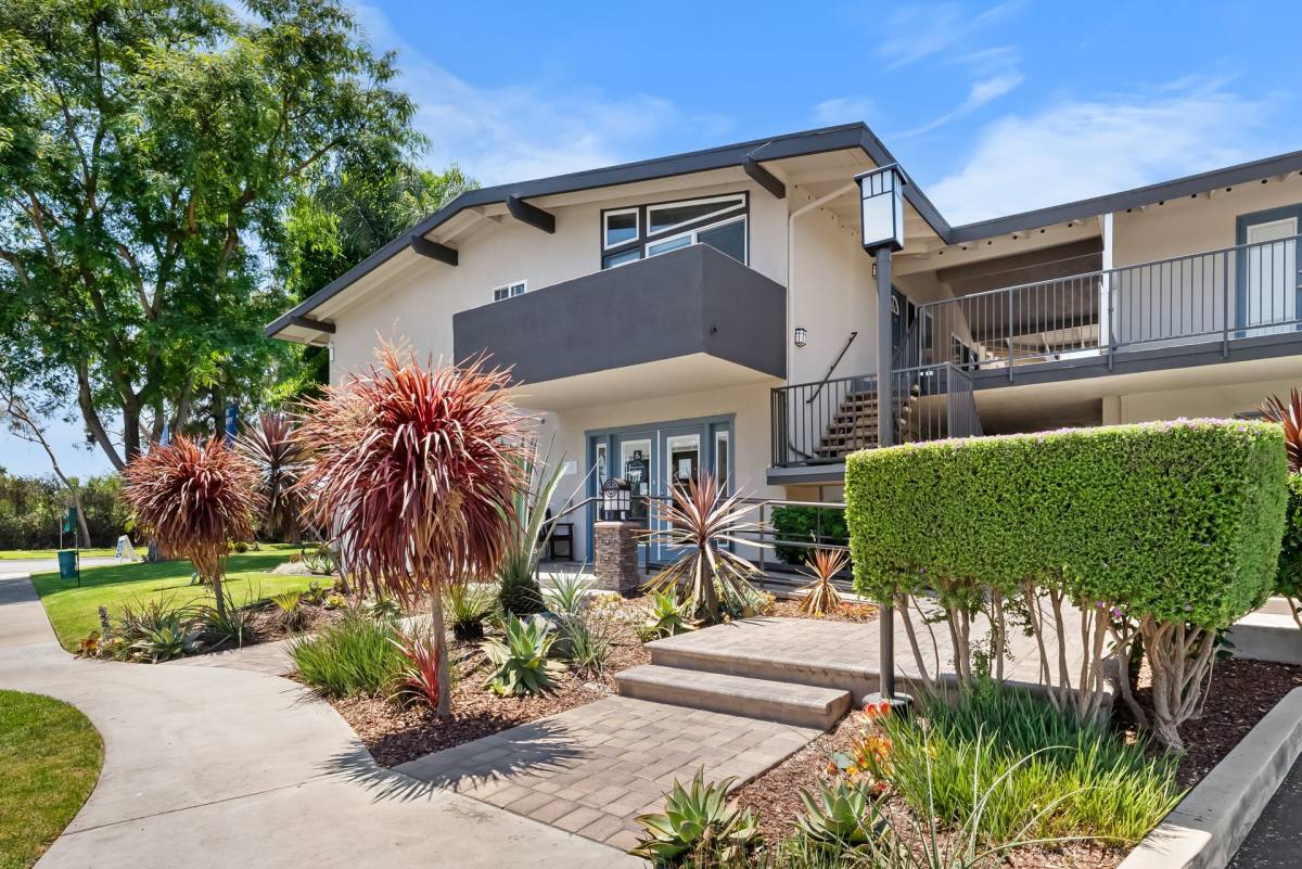 Apartment for rent at 4905 Castana Ave, Lakewood, CA 90712