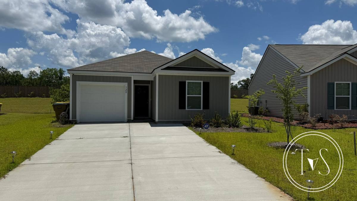 House for rent at 128 Lakeside Dr, Port Wentworth, GA 31407