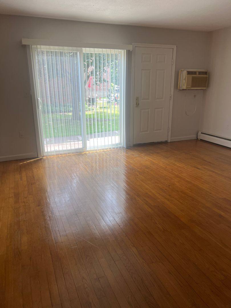 Apartment for rent at 367 Broadview Terrace, Hartford, CT 06106