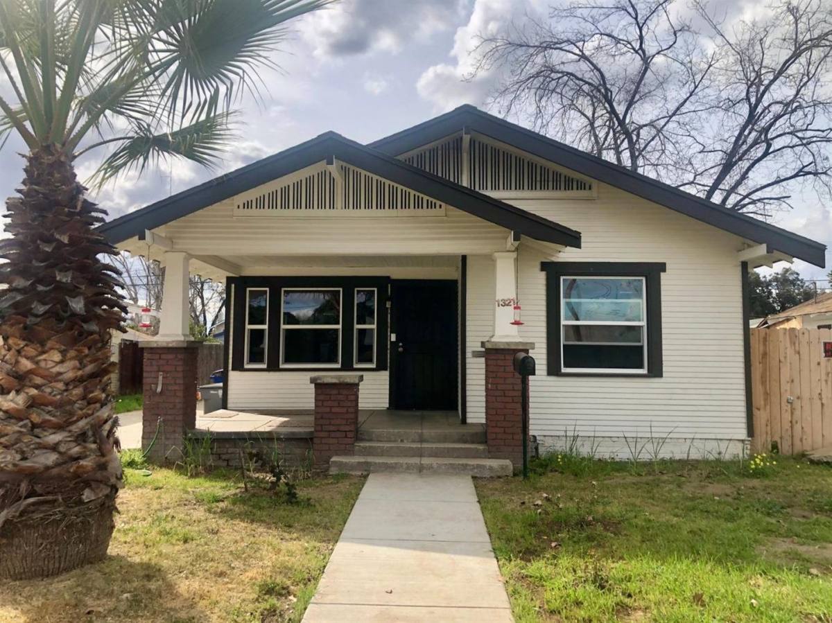 House for rent at 1321 N Calaveras St, Fresno, CA 93728