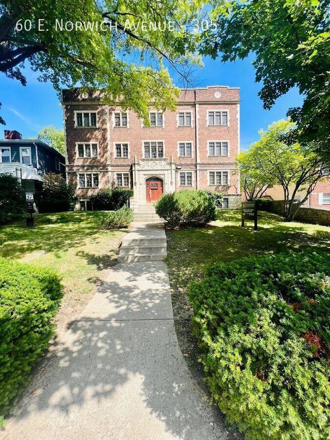 Apartment for rent at 60 E Norwich Ave #305, Columbus, OH 43201