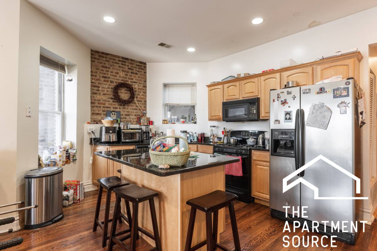 Apartment for rent at 1010 N Kedzie Ave #1, Chicago, IL 60651