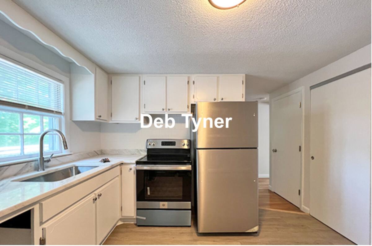 Apartment for rent at 8 Stone St, Beverly, MA 01915