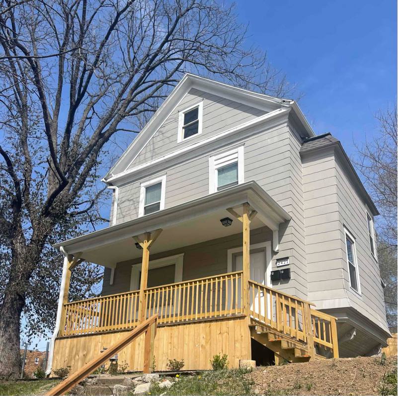 Apartment for rent at 2421 Chestnut Ave #A, Kansas City, MO 64127