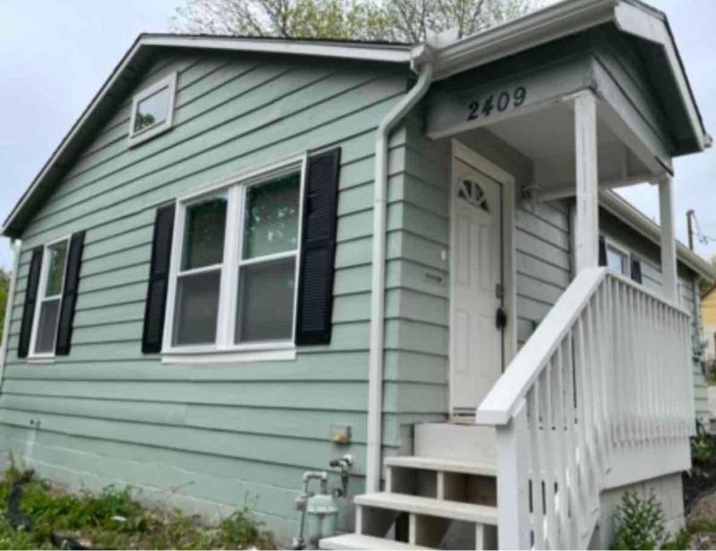 House for rent at 2409 Chestnut Ave, Kansas City, MO 64127