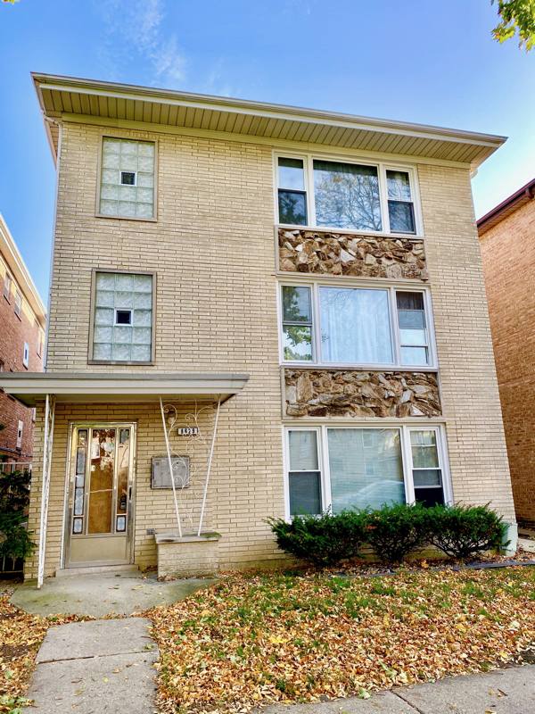 Apartment for rent at 8629 W Summerdale Ave #2, Chicago, IL 60656