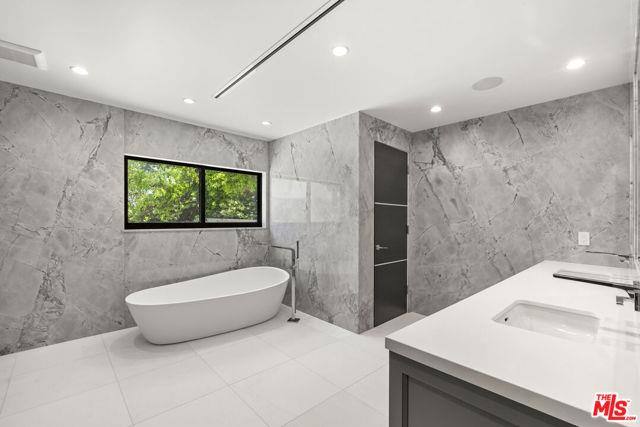 4423 Bergamo Dr, Encino, CA 91436