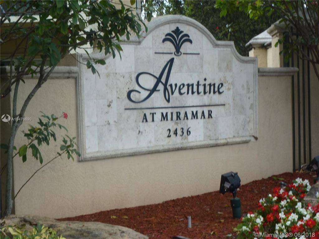 2474 Centergate Dr, Hollywood, FL 33025