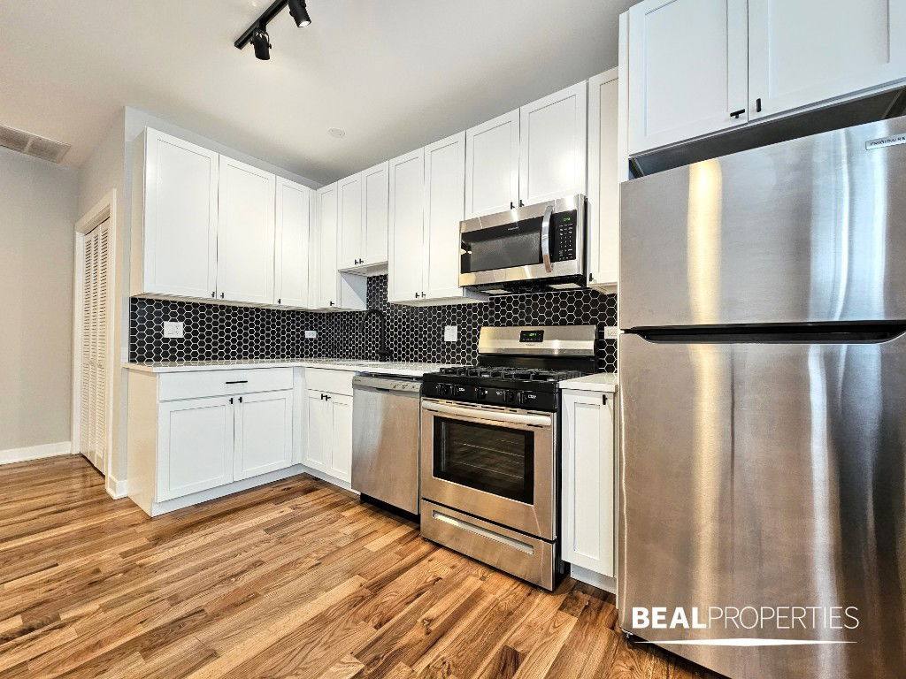 Apartment for rent at 656 W Wrightwood Ave #405, Chicago, IL 60614