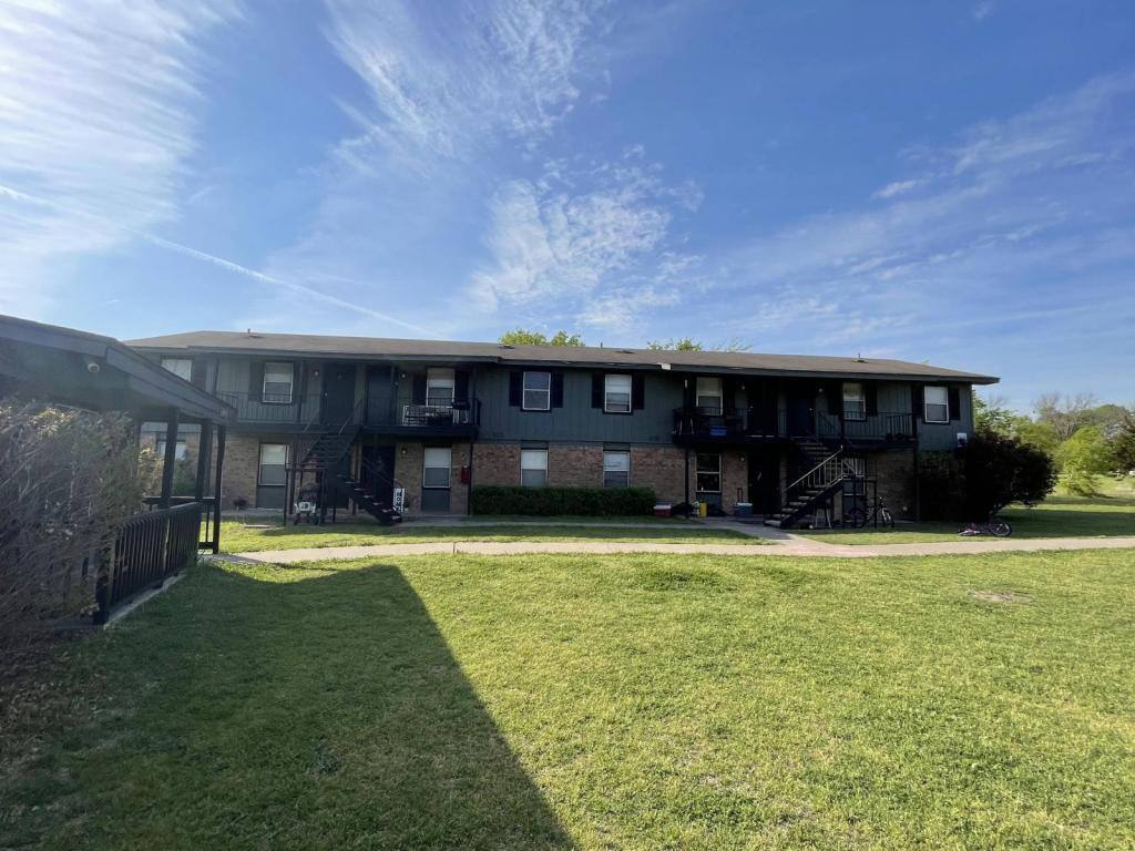 Apartment for rent at 2700 Sunny Lane #5, Taylor, TX 76574