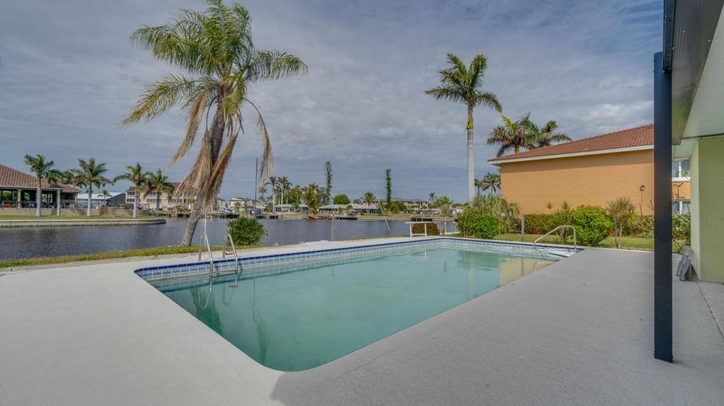 Townhouse for rent at 4228 SE 19th Ave, Cape Coral, FL 33904