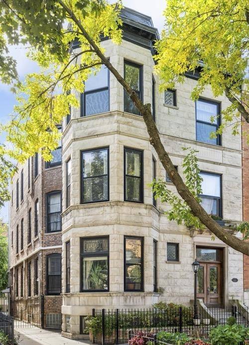Apartment for rent at 729 W Roscoe #3, Chicago, IL 60657