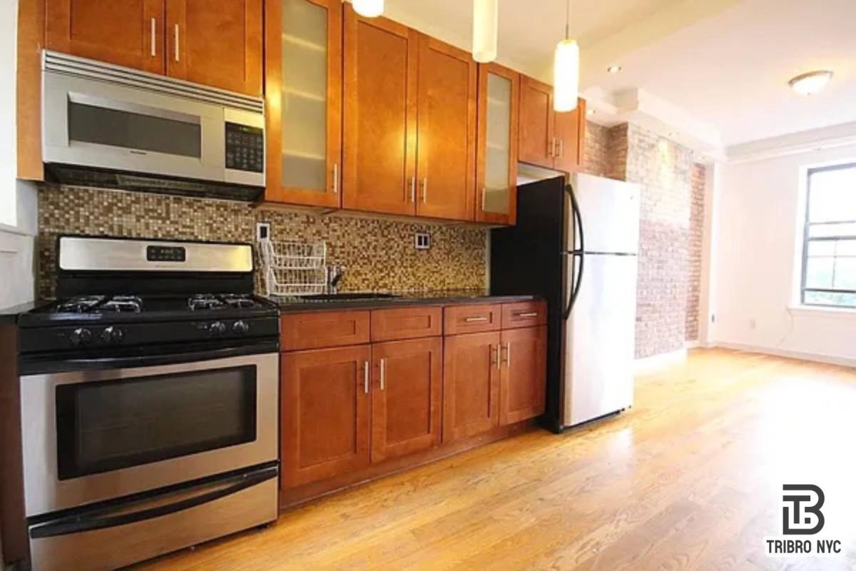 Apartment for rent at 977 Jefferson Ave #1S, Brooklyn, NY 11221