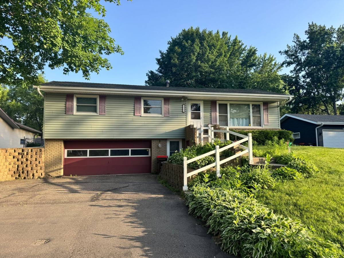 House for rent at 1023 W 21st St, Hastings, MN 55033