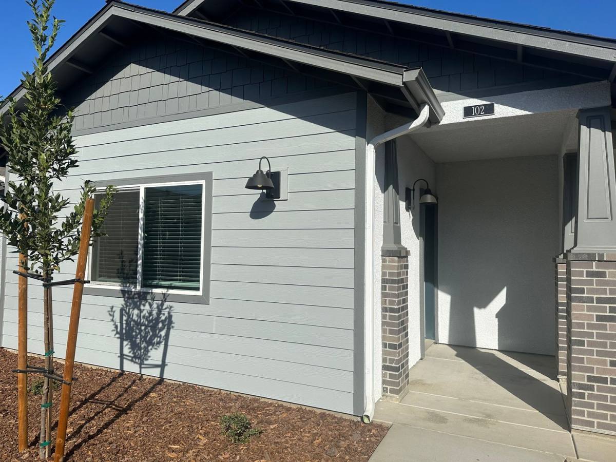 Apartment for rent at 514 S Summit St, Visalia, CA 93292