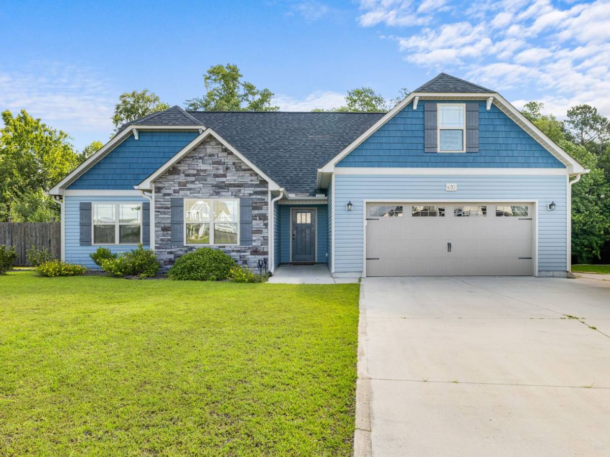 House for rent at 403 Breeze Way Court, Hubert, NC 28539