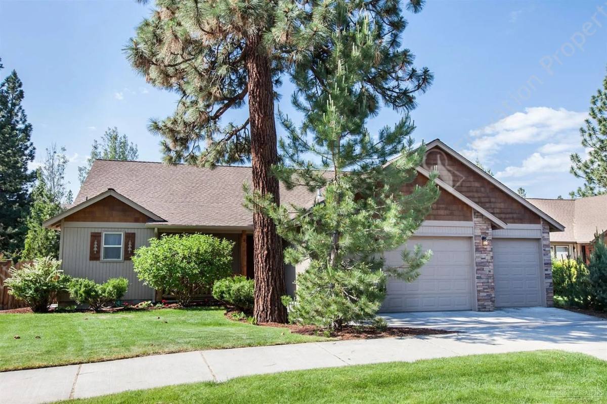 House for rent at 19845 Porcupine Dr, Bend, OR 97702