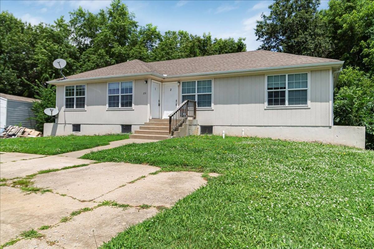 231 SE 121 Rd, Warrensburg, MO 64093