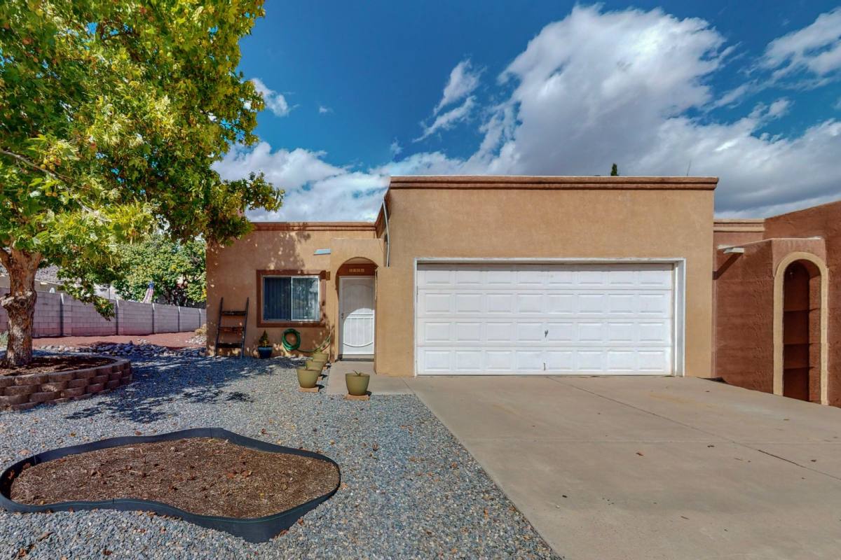 Townhouse for rent at 6921 Cleghorn Rd NW, Albuquerque, NM 87120