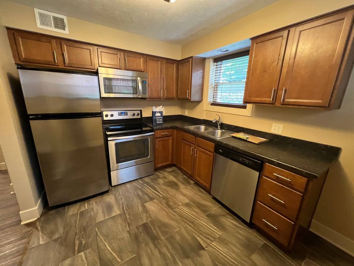 Apartment for rent at 1017 S 31st St, Omaha, NE 68105