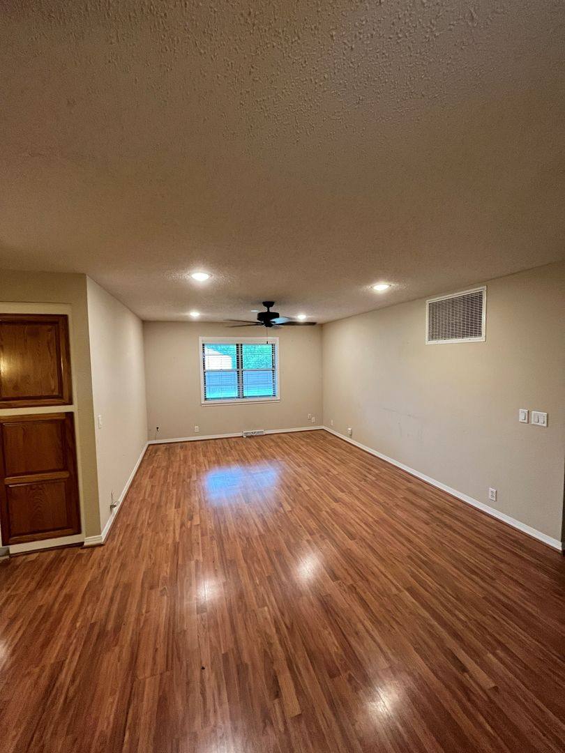 House for rent at 4404 Hudson Rd, Rogers, AR 72756