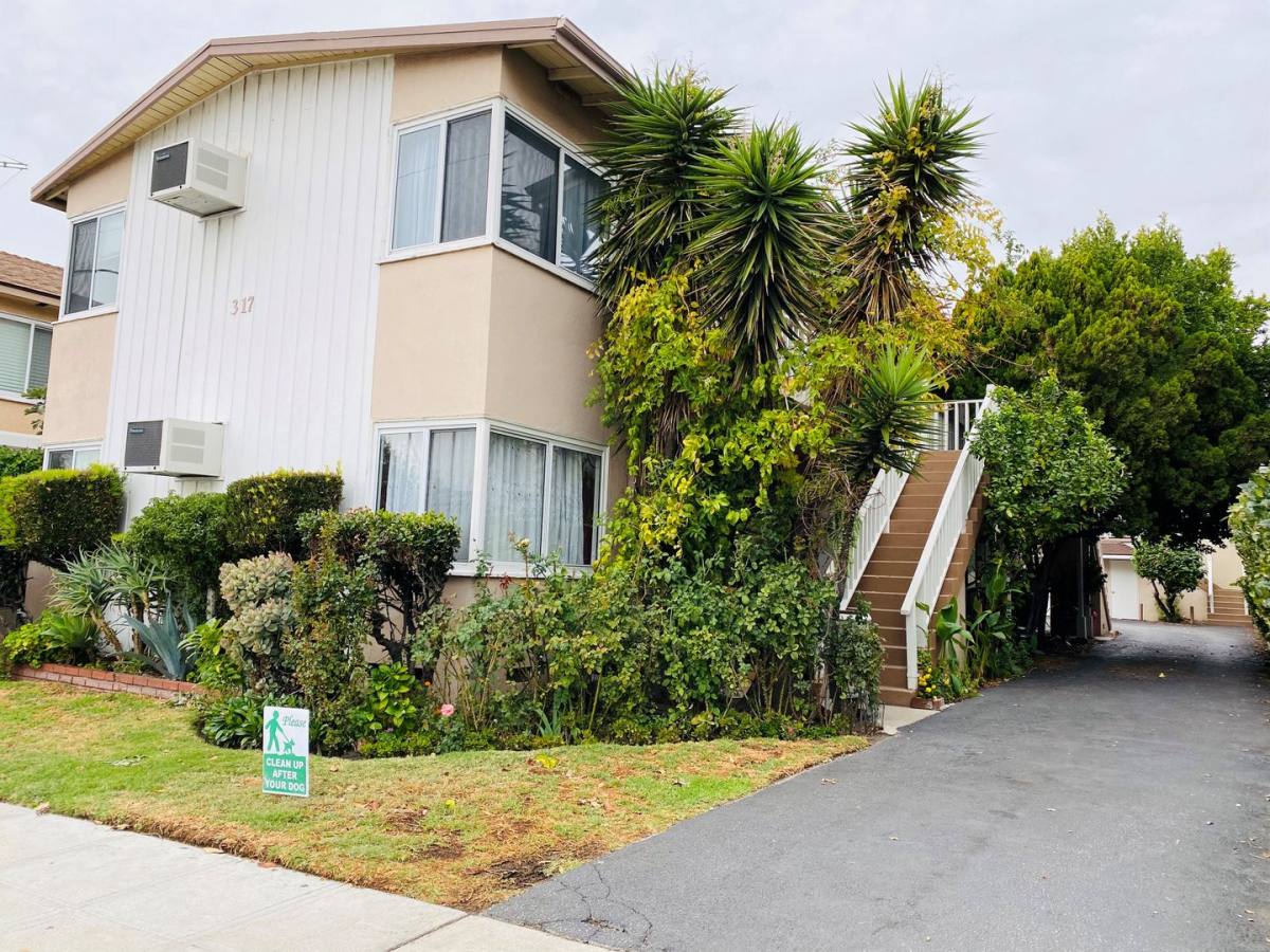 Apartment for rent at 317 E Alameda Ave, Burbank, CA 91502