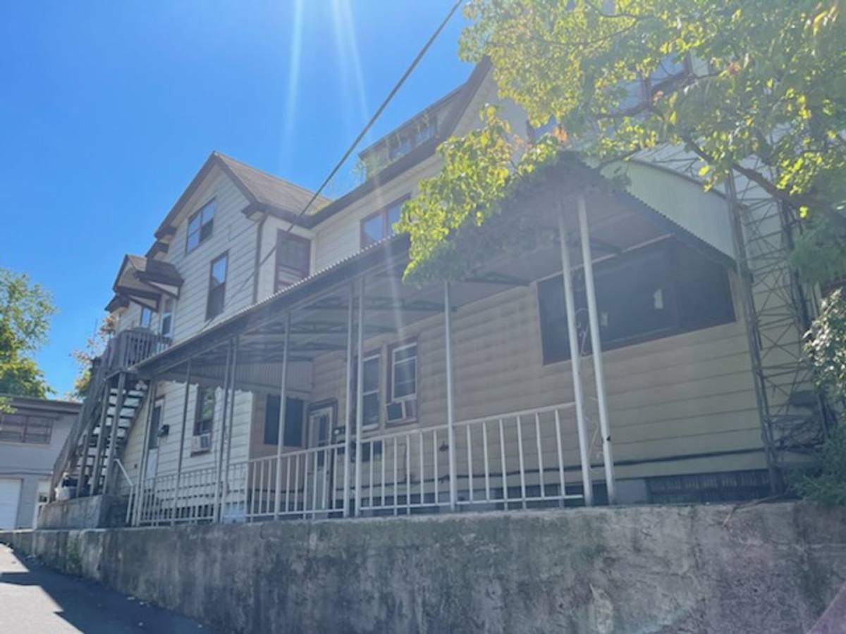 Apartment for rent at 105-107 Atlantic St, Bridgeton, NJ 08302