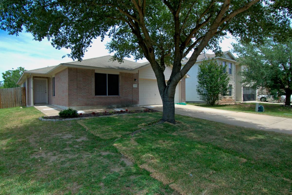House for rent at 226 Sylvan St, Hutto, TX 78634