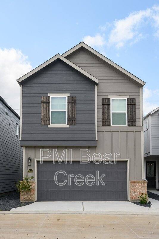 Townhouse for rent at 9918 Storehouse Dr, Houston, TX 77080