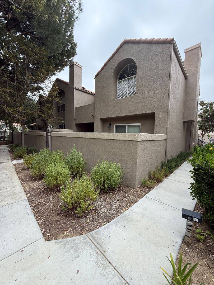 House for rent at 11346 Old Ranch Circle, Chatsworth, CA 91311